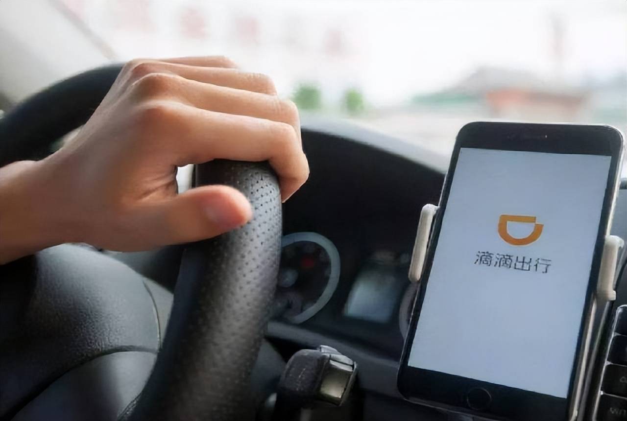 一边涌入一边退出 车企卖保险成“围城”？
