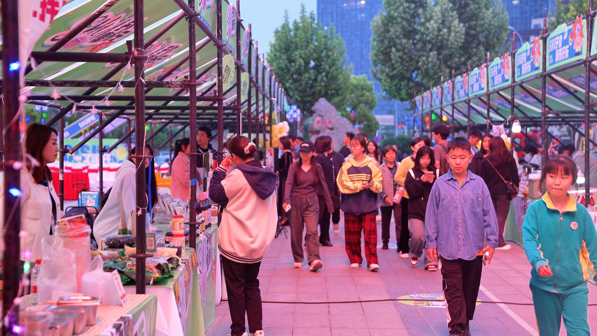 潮流玩具行业发展趋势分析及投资前景预测 义乌市场气氛产品热销 演唱会带动发光玩具产业_人保服务 ,人保护你周全