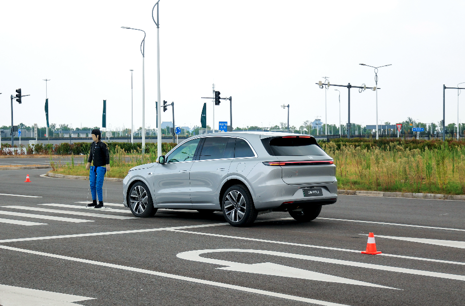 理想汽车开始全力“卷”安全