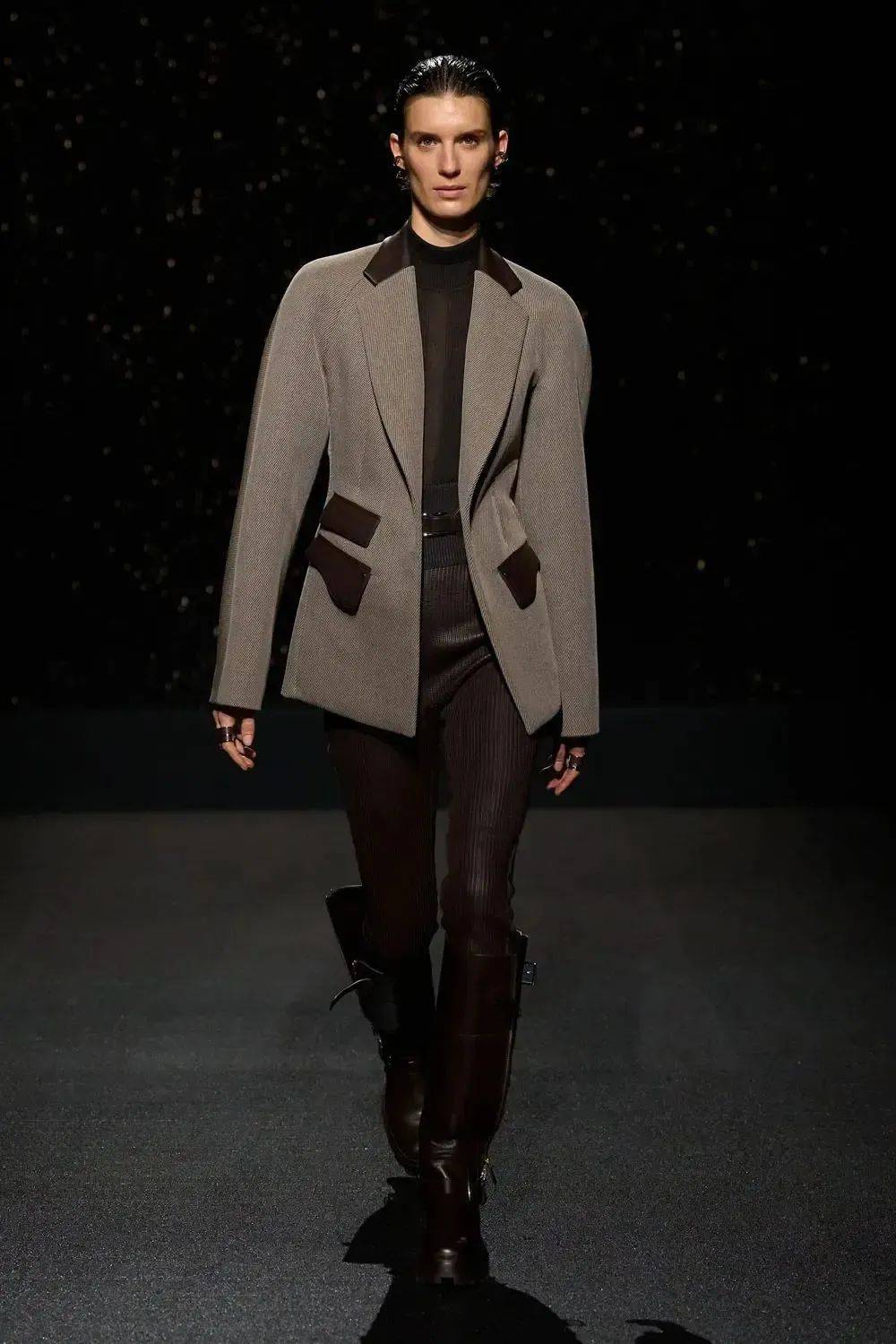 拥有“如意行”驾乘险，出行更顺畅！,人保护你周全_2024皮革行业市场发展现状及市场规模、未来趋势分析