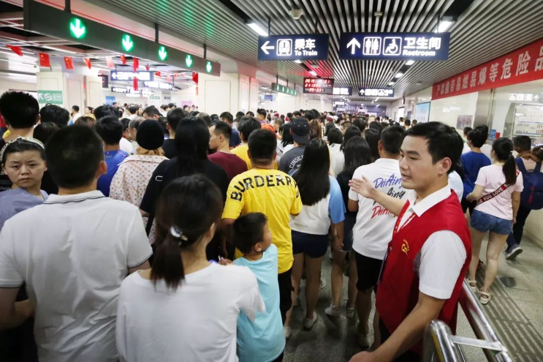 人保服务 ,拥有“如意行”驾乘险，出行更顺畅！_2025年版护肤产业规划专项研究报告消费者需求与行为