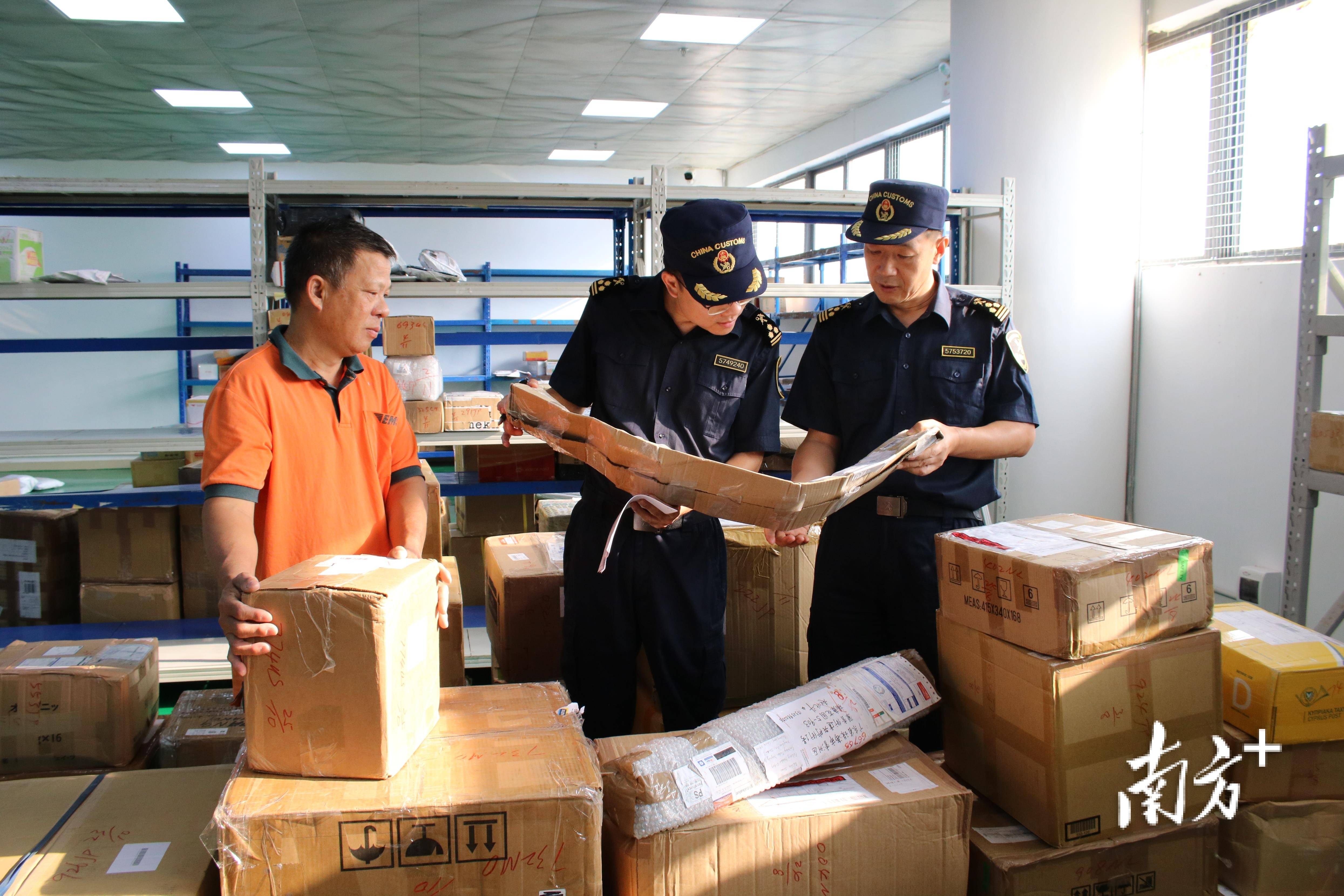 海关总署：前两个月 我国一般贸易进出口4.2万亿元 下降3.6%