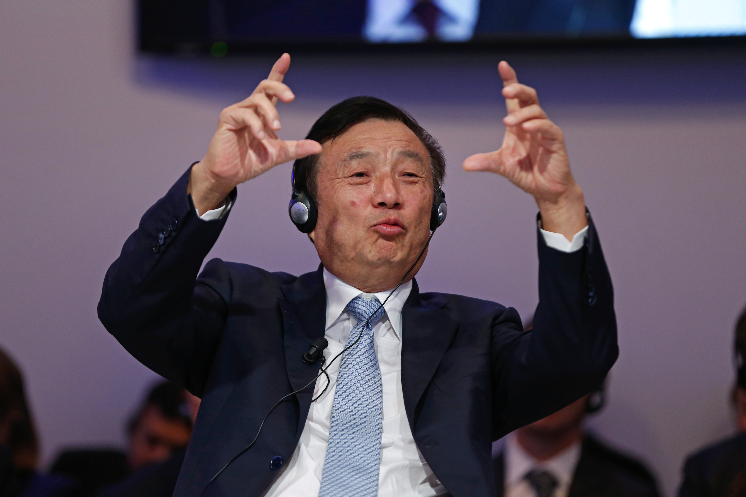 余承东,突然官宣!华为新机“不止是手机”!多只概念股爆发