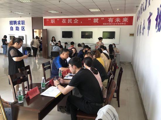 红旗连锁联合高新区合作街道首推惠民卡