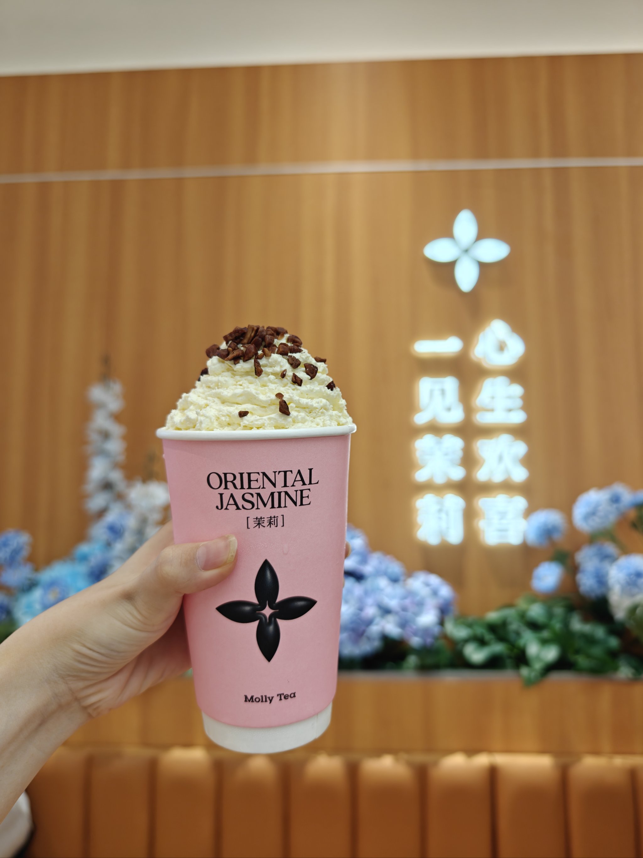 茉莉奶白被曝喝出完整塑料袋，官方连夜致歉