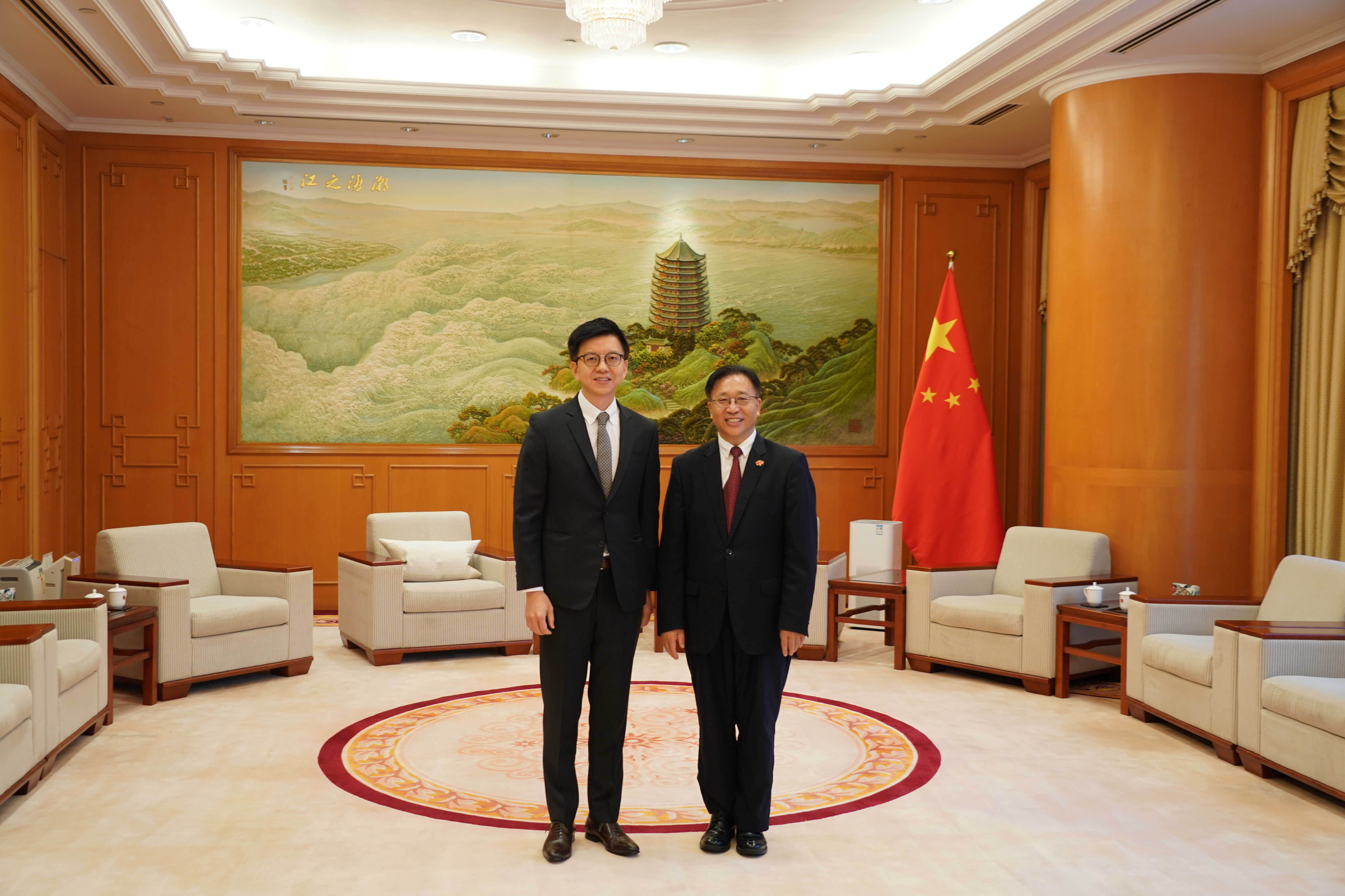 林绍波重建国泰第二年 计划扩招内地空乘至4000人