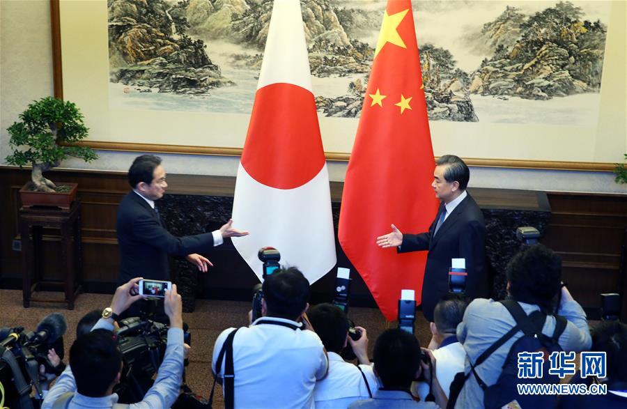 王毅会见日本自民党前干事长二阶俊博