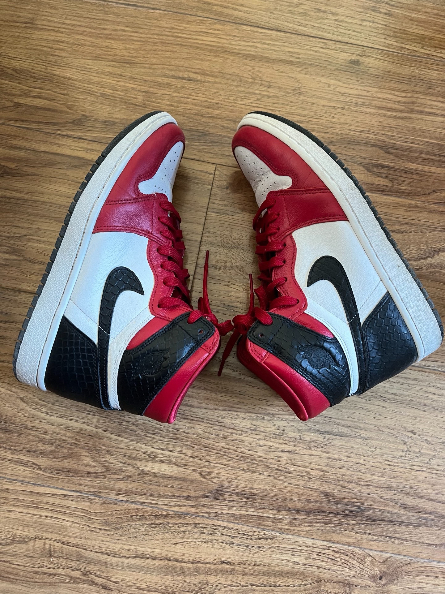 耐克高层变动频现，销售困境待解