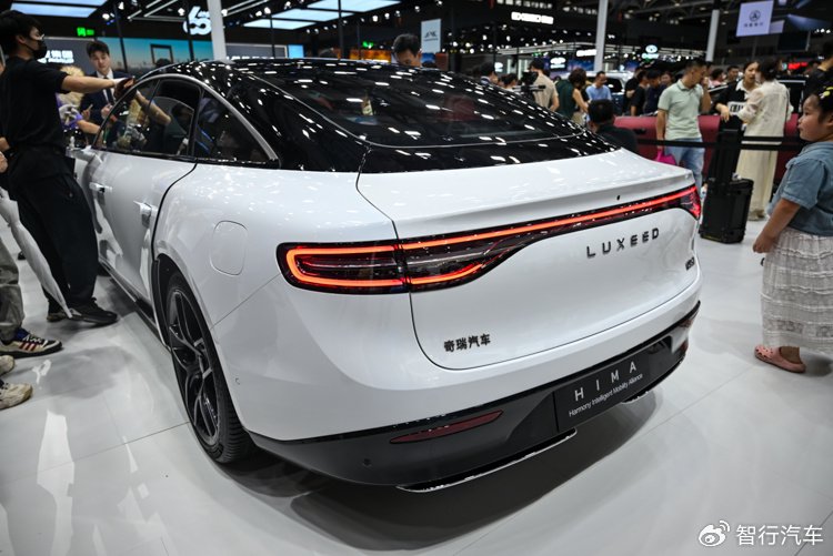 鸿蒙智行协同发力 享界S9开启中国豪华车的“觉醒年代”