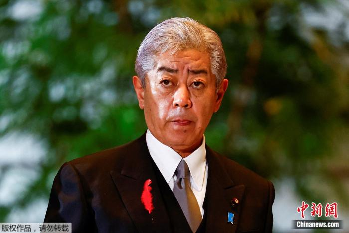 王毅会见日本外相岩屋毅