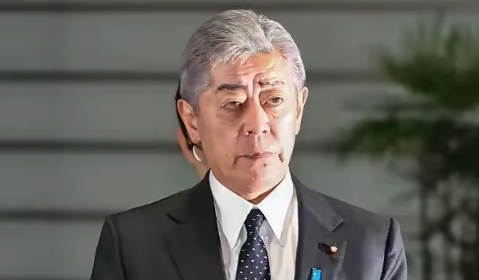 王毅会见日本外相岩屋毅