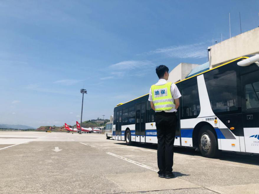 人保服务 ,拥有“如意行”驾乘险，出行更顺畅！_2025年油田气行业未来展望：稳产保供、技术驱动、低碳转型
