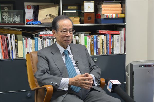 王毅会见日本前首相福田康夫