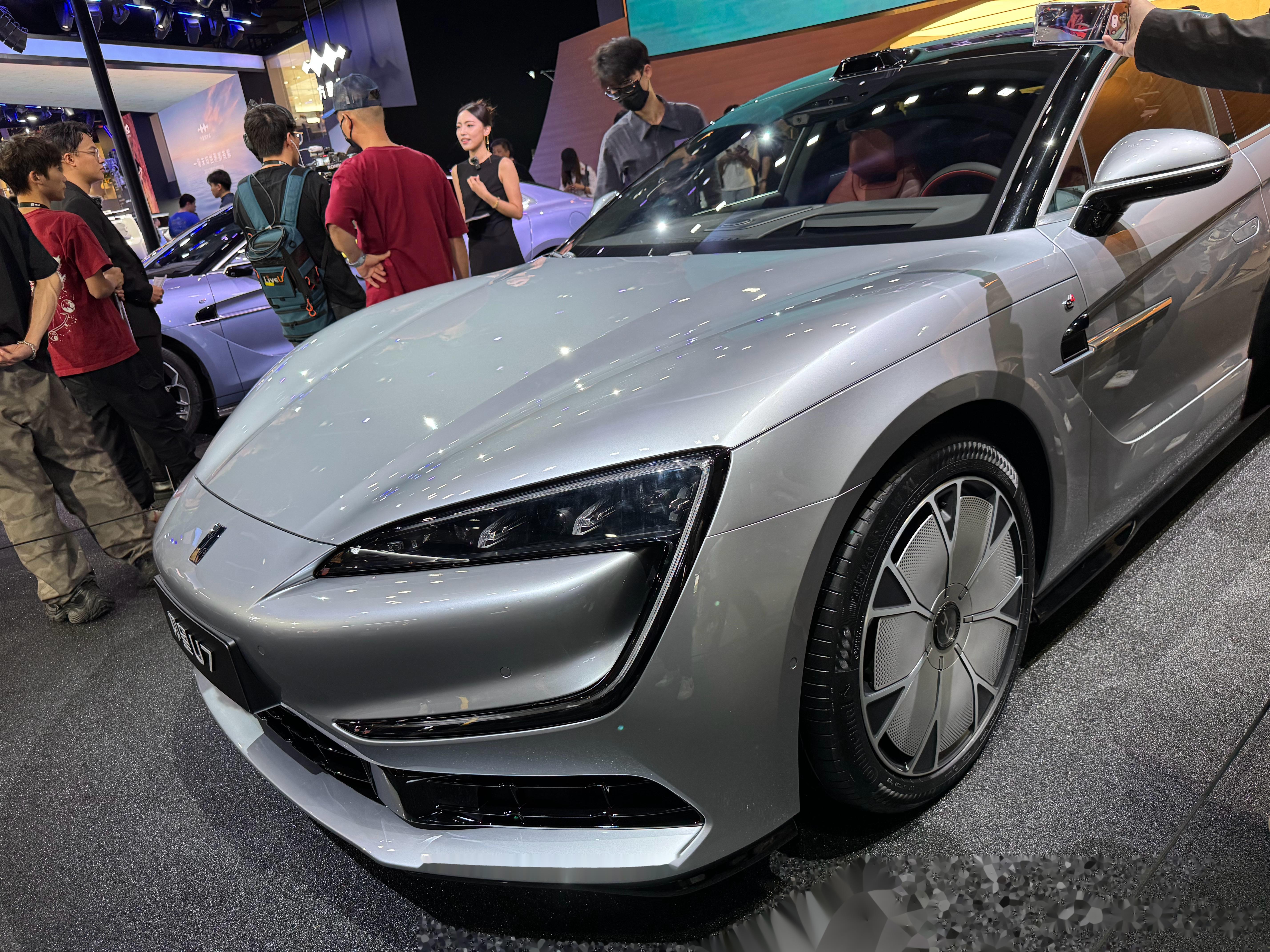 勇闯豪华旗舰轿车市场 仰望U7售价62.8万元起