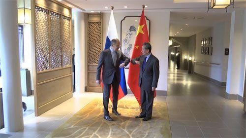 王毅同俄罗斯外长拉夫罗夫会谈