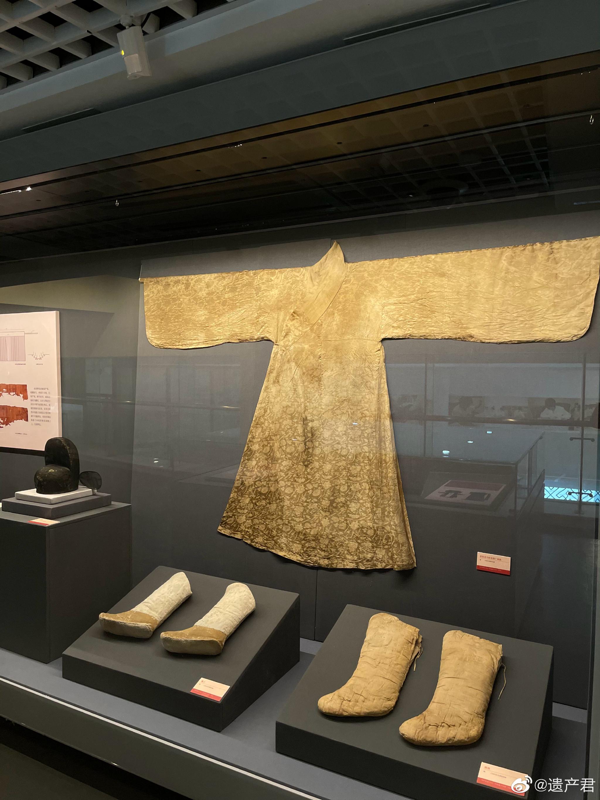 天衣有缝：对古代服饰修复的抽丝破茧｜文物修复