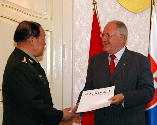 张又侠、董军分别与印尼国防部长会见会谈