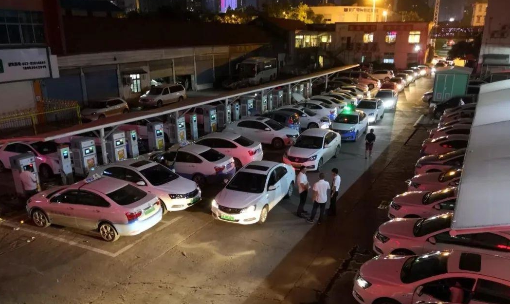 工信部：将出台机械、汽车、电力装备等三个行业新一轮稳增长工作方案，推动重点行业技术改造和设备更新