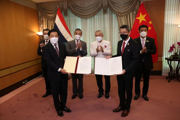 外交部副部长马朝旭会见泰国外长玛里
