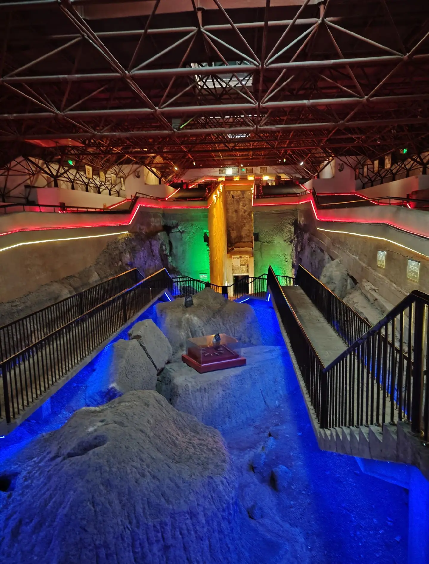 凿山为陵的惊世绝唱：访徐州狮子山楚王陵｜访古