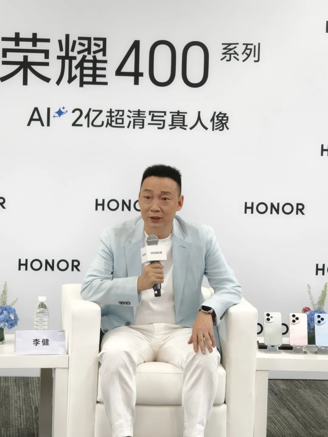 从华为“悍将”到荣耀掌门：李健首秀背后的AI生态野心