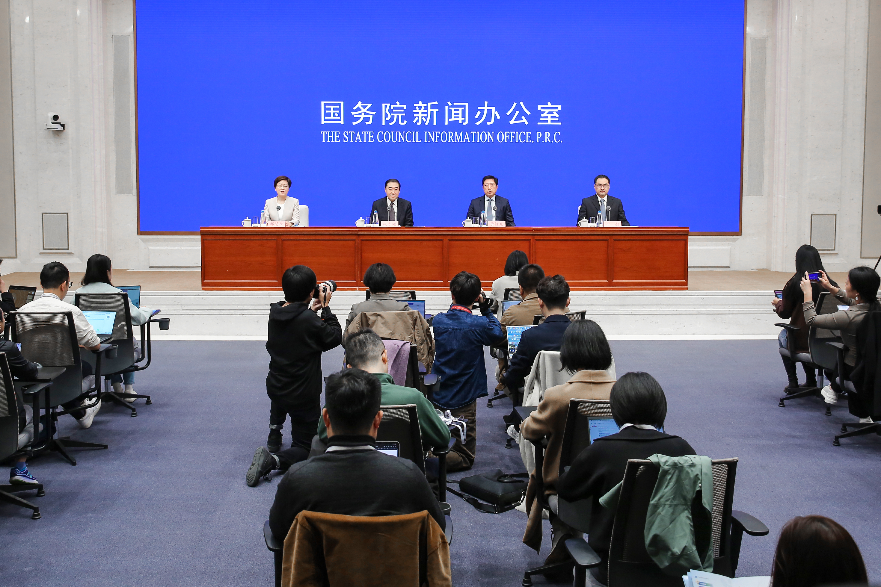 今日看点｜国新办将举行中国与南亚经贸合作及第9届中国―南亚博览会有关情况新闻发布会