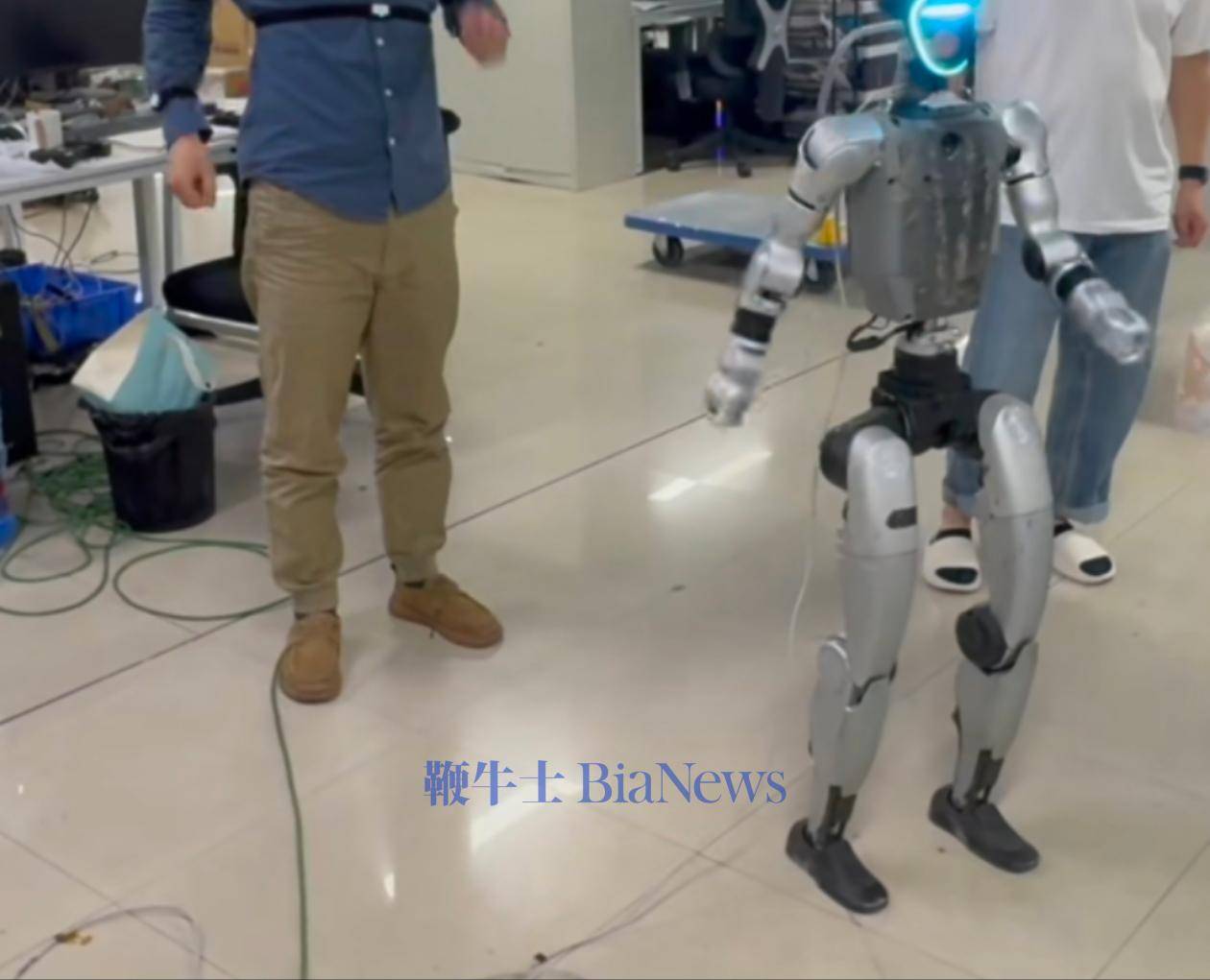 宇树科技王兴兴：遇到困难并不可怕，像机器人一样摔倒了就再站起来！