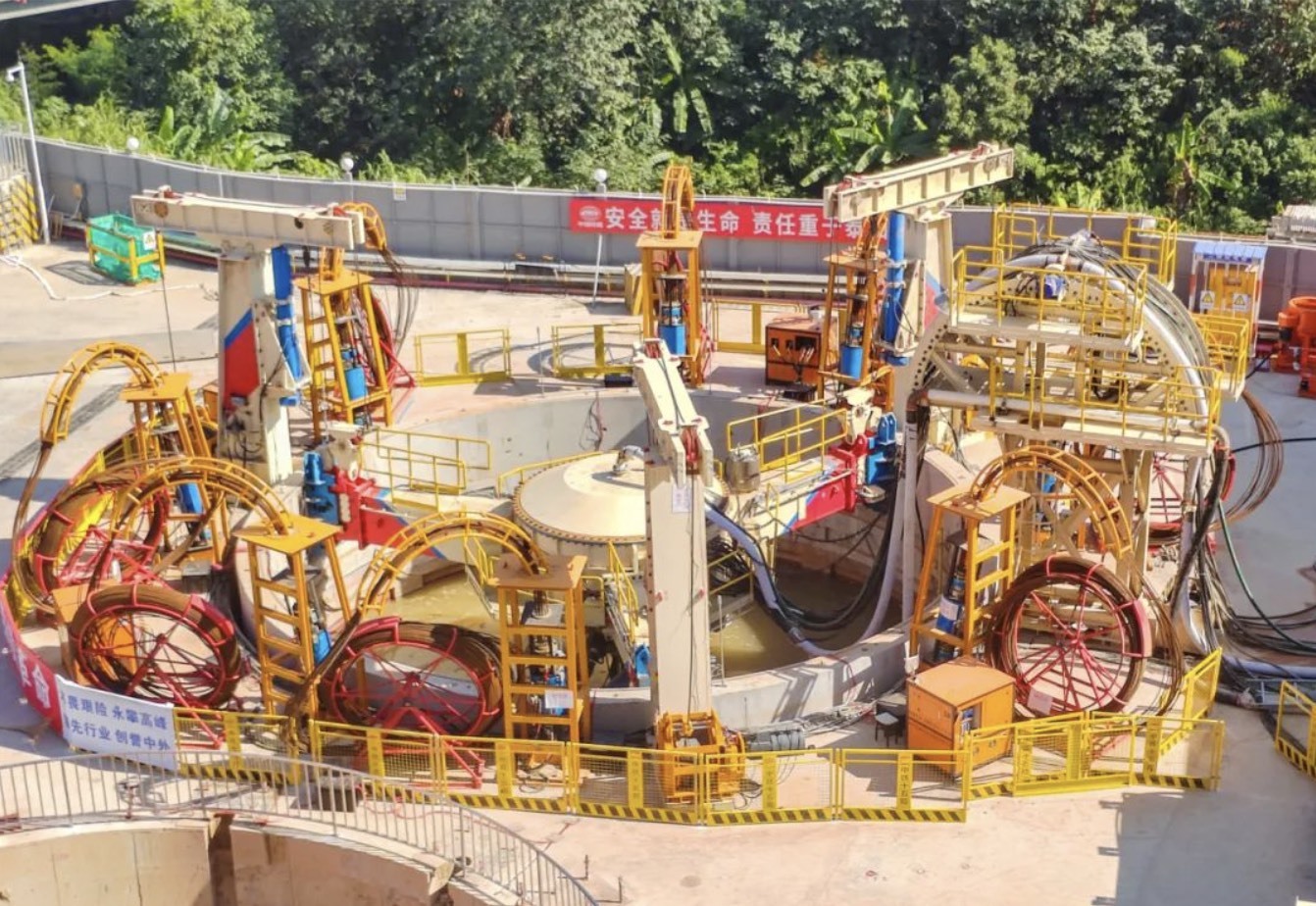 首台全国产化超大直径竖井掘进机下线