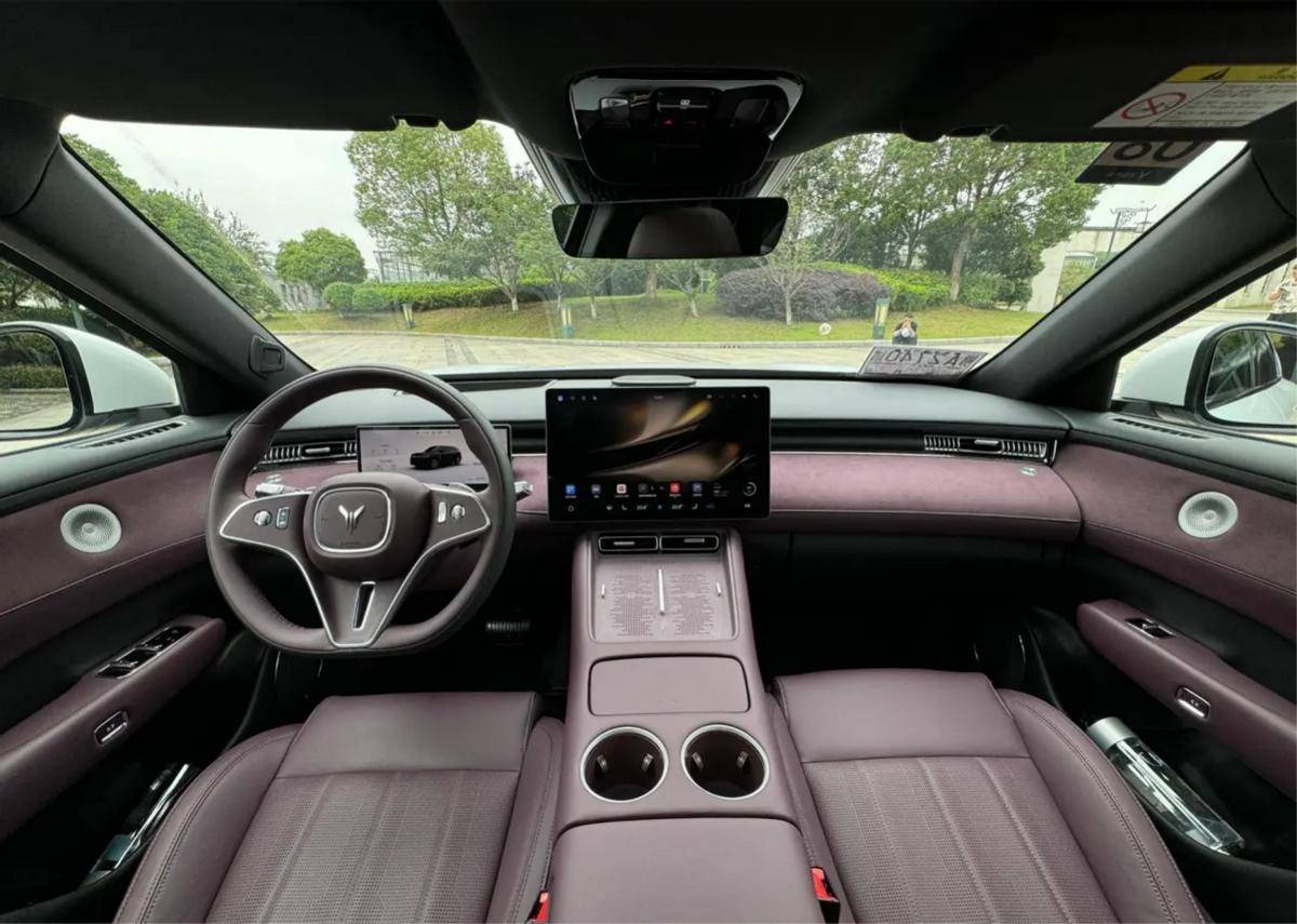 岚图FREE+预售22.99万元起，全系标配“华为全家桶”