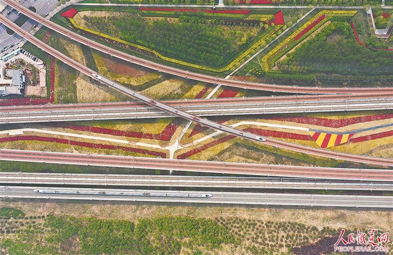中国高铁领跑优势持续扩大