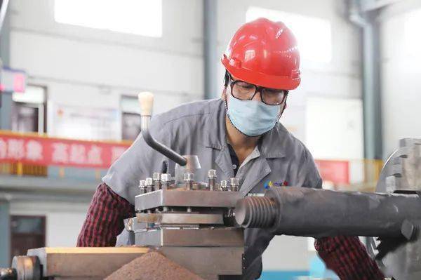 中泰化学获得实用新型专利授权：“密闭电石炉连续自焙电极消耗监测装置”