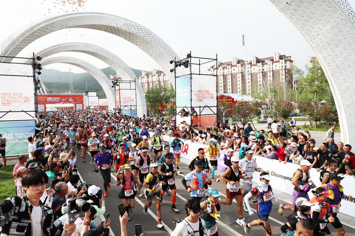 万名中外跑者竞逐崇礼！2025崇礼168超级越野赛鸣枪开跑