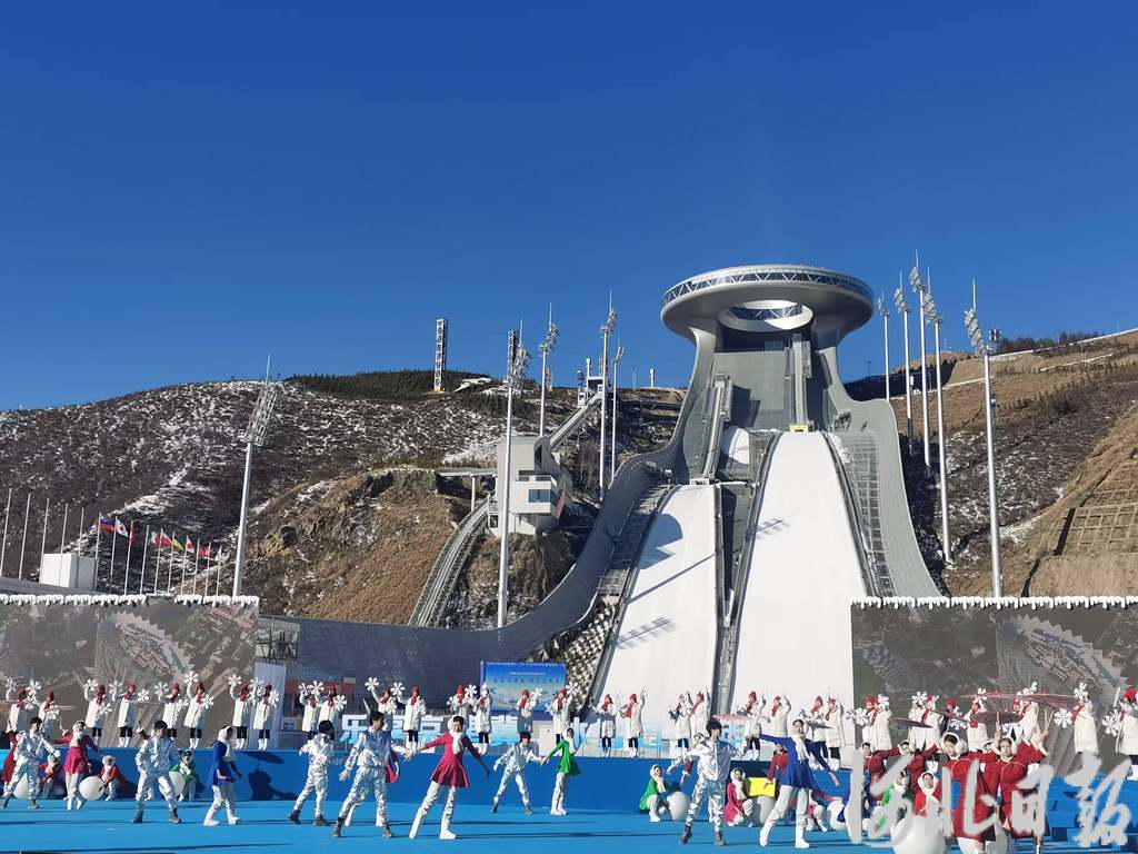 冰雪运动引领，冰雪经济腾飞：2025-2030年中国冰雪产业展望_拥有“如意行”驾乘险，出行更顺畅！,人保有温度