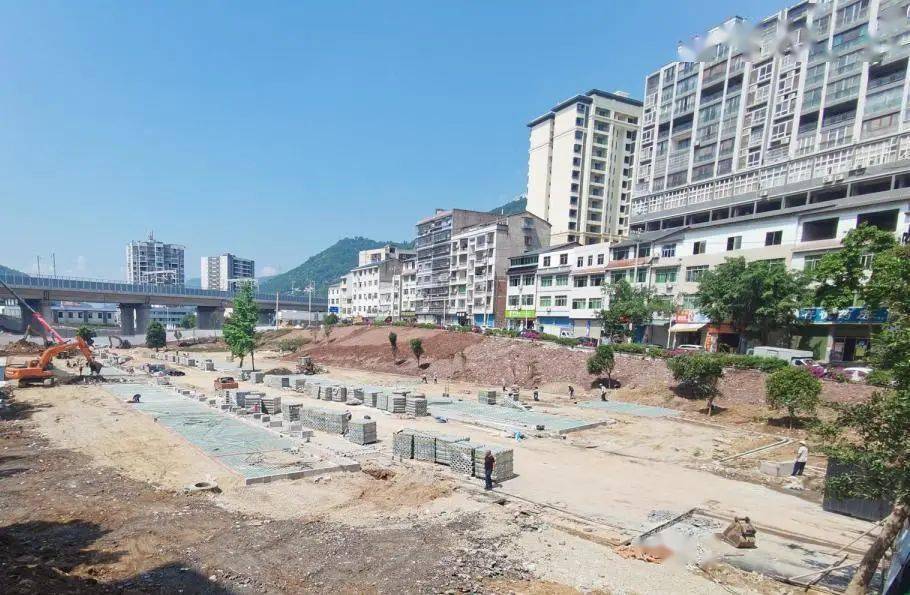 高铁概念上涨1.36%，7股主力资金净流入超亿元