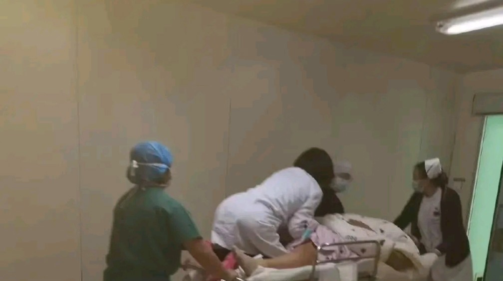 托举那个被网暴的医生