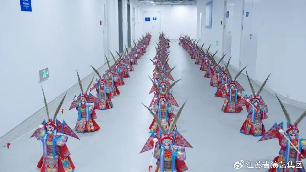 先睹为快！首届世界人形机器人运动会在京开幕