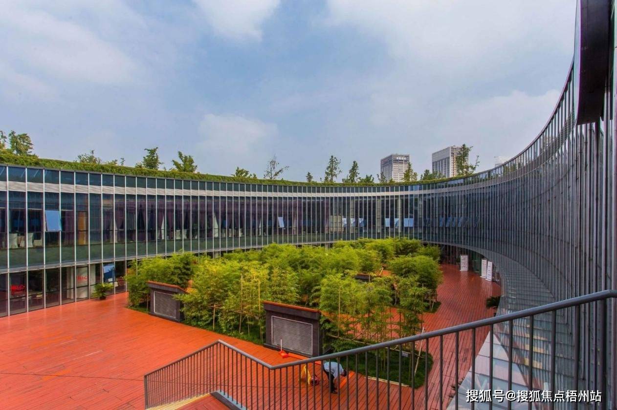 国内首个低空经济创新中心落户成都天府新区