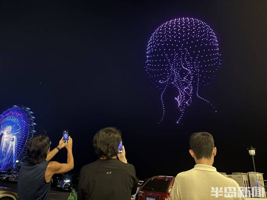 千架无人机创意联动海上摩天轮，青岛极地海洋公园无人机表演激活“夜经济”