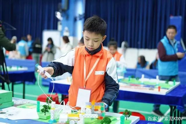 半岛青少年人工智能创新教育实践基地在青岛启动