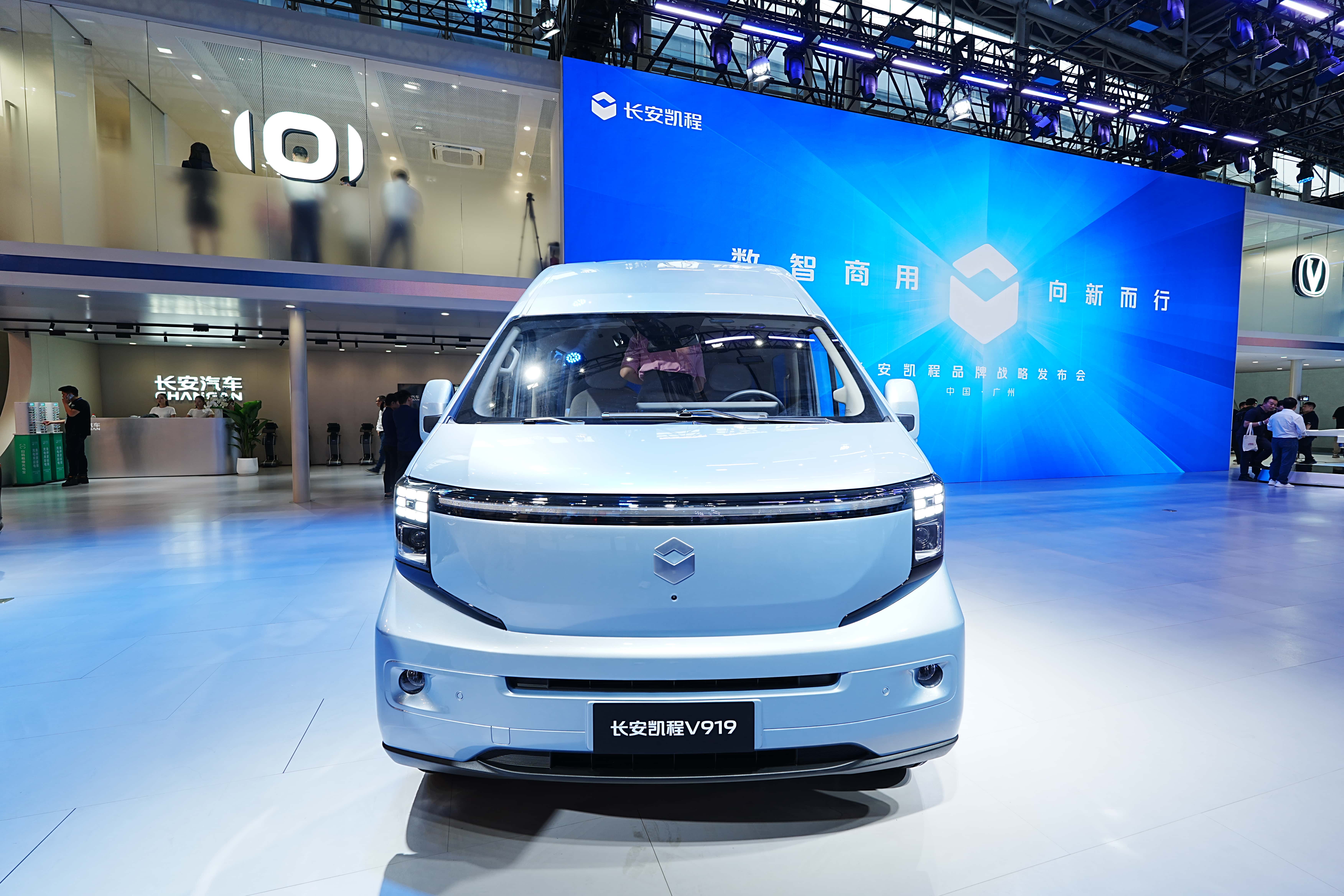 2025-2030年合金材料行业“新战场”：新能源汽车、航空航天如何重塑行业格局?_拥有“如意行”驾乘险，出行更顺畅！,人保护你周全