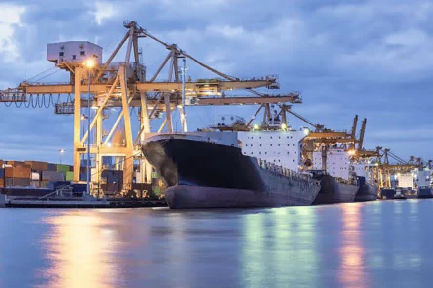 码头上的全球贸易