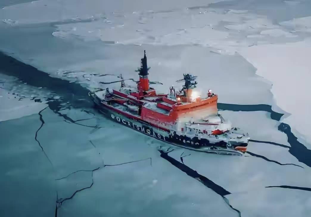 全球首条中欧北极集装箱快航正式通航