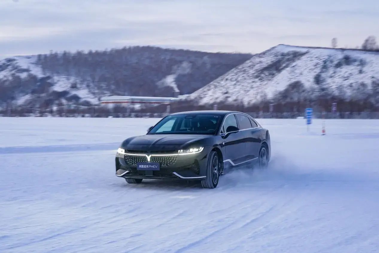 追光丨深海“冰之火”点燃十五运！揭秘这些硬核细节