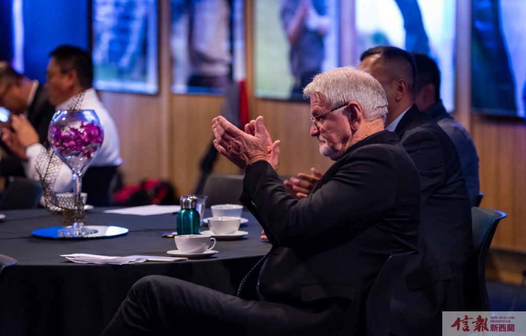 飞马国际：董事黄筱�S辞职