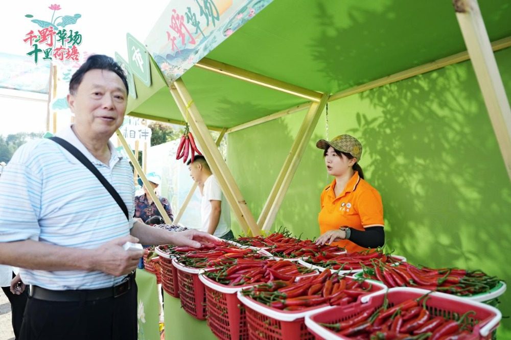 重庆巫山首届热气球系留飞行体验季启幕 “低空+文旅”为乡村振兴注入新活力