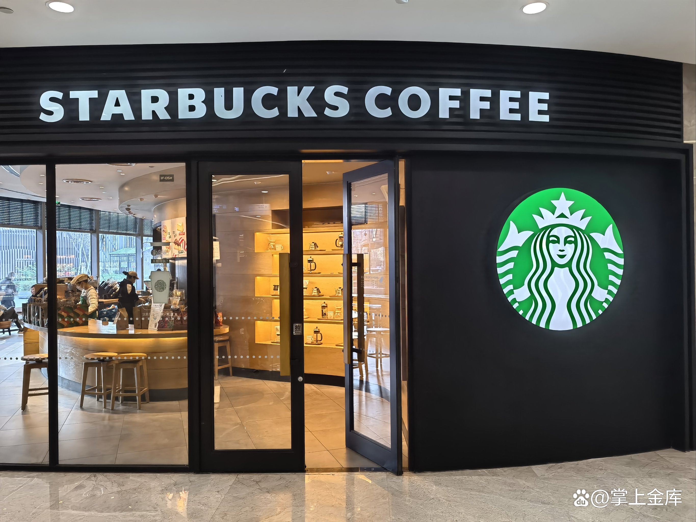 裁员、关店，星巴克迎来瘦身时刻