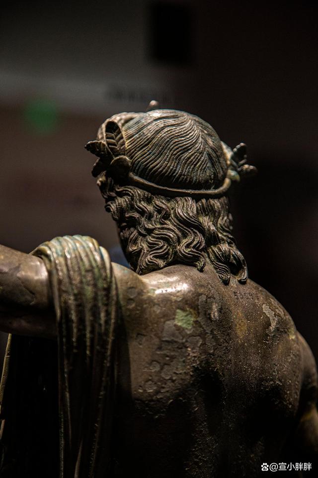 成都博物馆11月将举办亚欧非黄金服饰展