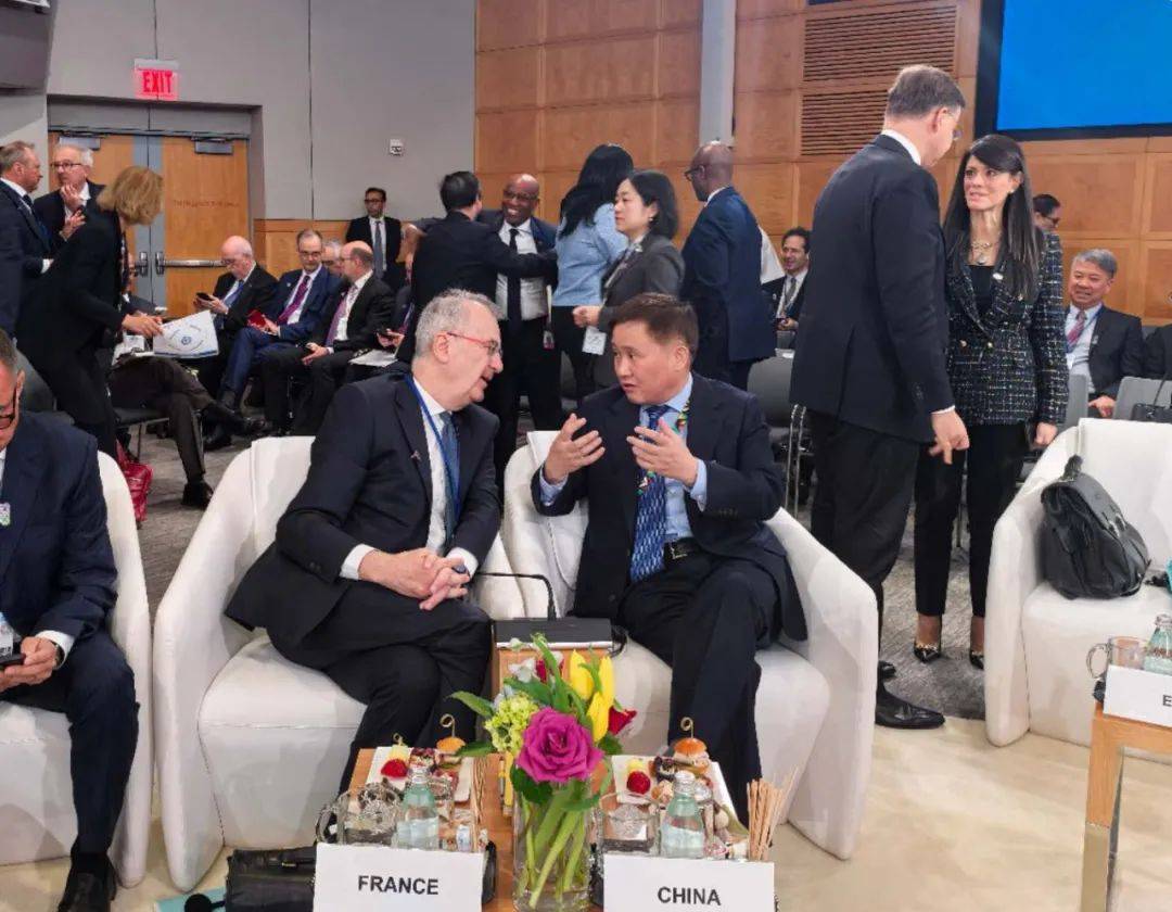 中国人民银行行长潘功胜会见新兴市场经济体高级官员