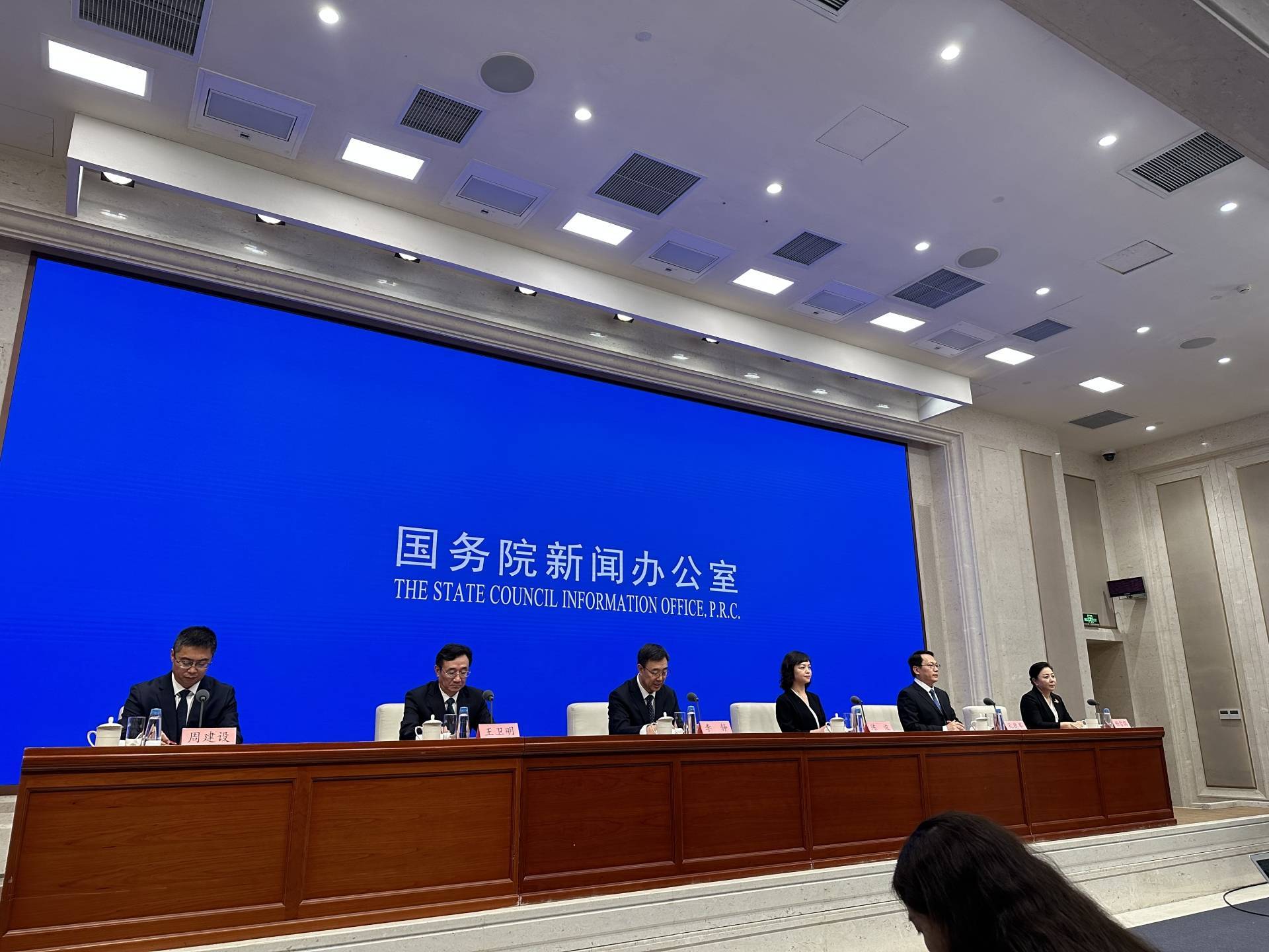商务部等9部门：鼓励各地结合城市更新行动，推动住宿经营主体开展老旧建筑主体改造、内部装修升级等