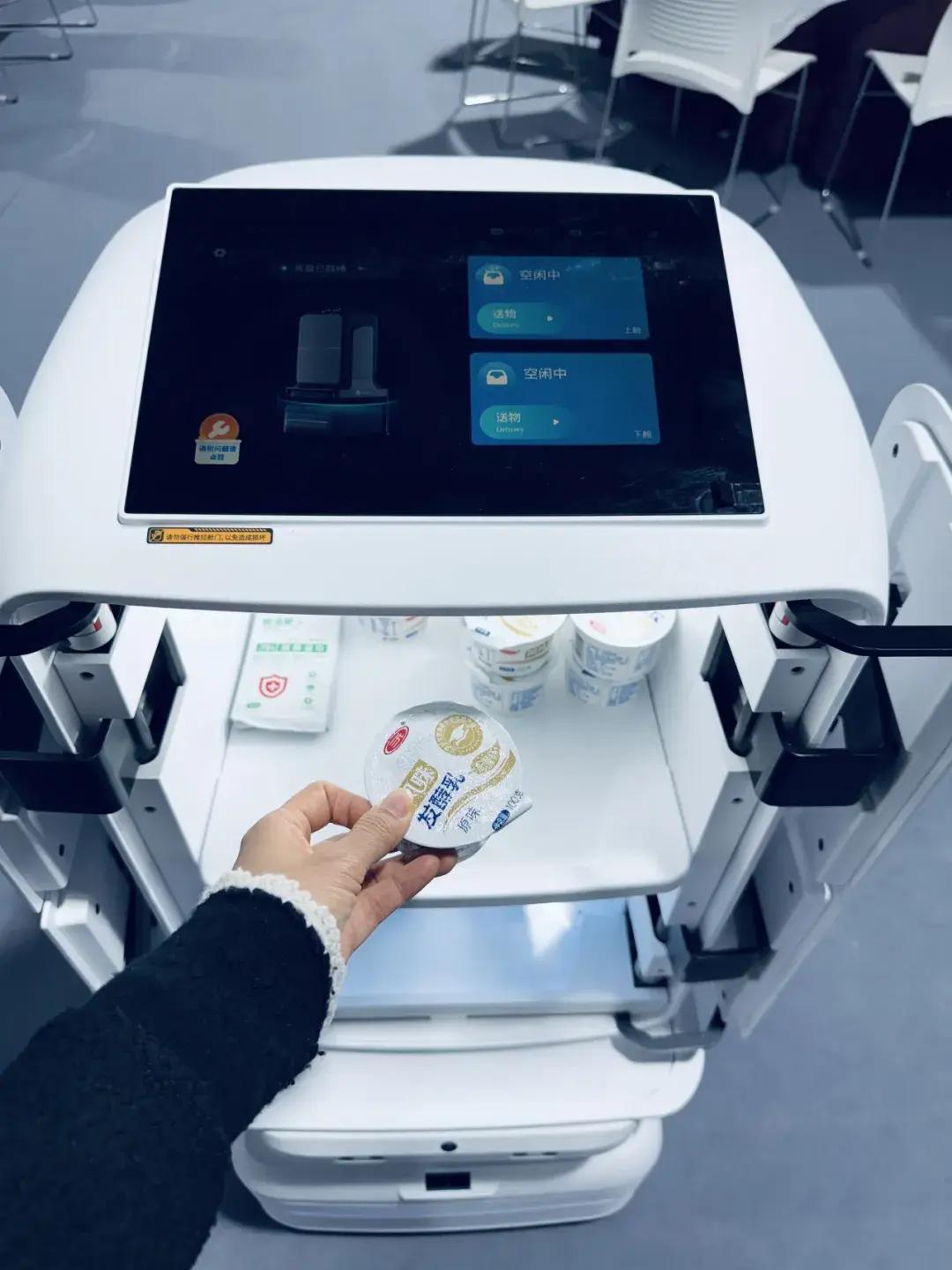 “群”智共生：云迹科技的生态实践，从单体智能到群体革命的跨越